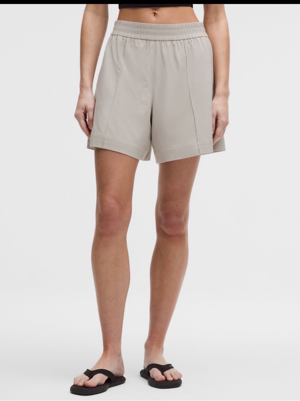3-30 NWT Size XS Lululemon Breezily MR Short 6” DOWN